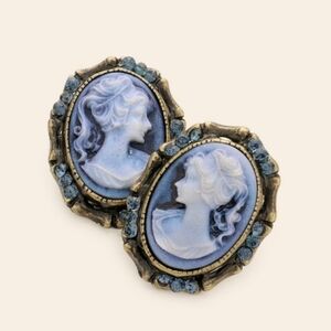 NWT Rhinestone Embellished Cameo Stud Earrings